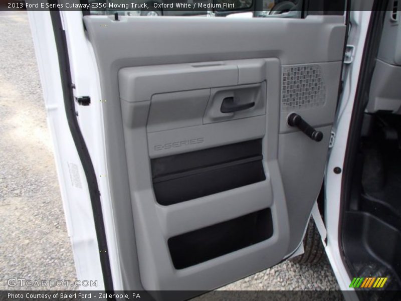 Oxford White / Medium Flint 2013 Ford E Series Cutaway E350 Moving Truck