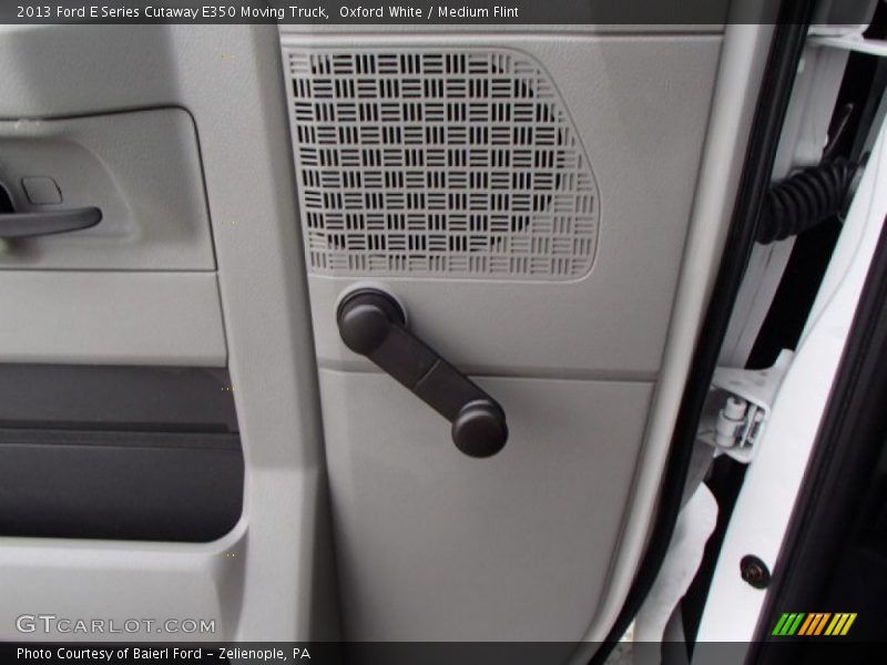 Oxford White / Medium Flint 2013 Ford E Series Cutaway E350 Moving Truck