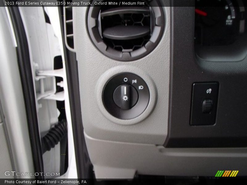 Oxford White / Medium Flint 2013 Ford E Series Cutaway E350 Moving Truck