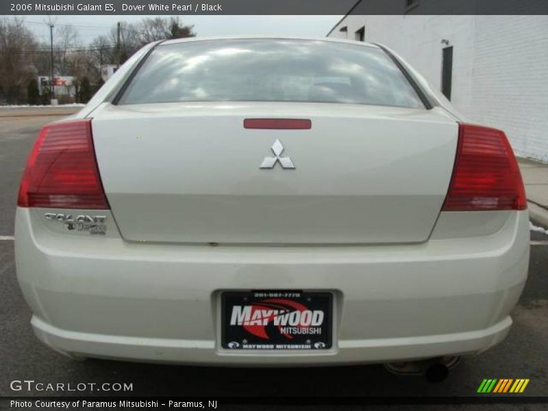 Dover White Pearl / Black 2006 Mitsubishi Galant ES