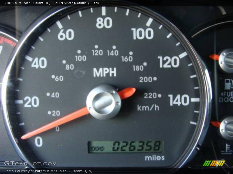 Liquid Silver Metallic / Black 2006 Mitsubishi Galant DE