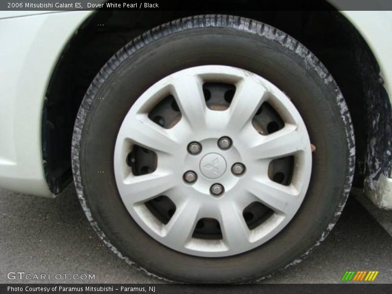 Dover White Pearl / Black 2006 Mitsubishi Galant ES