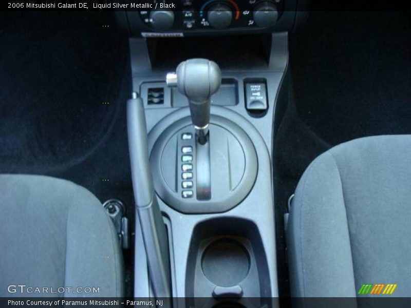 Liquid Silver Metallic / Black 2006 Mitsubishi Galant DE