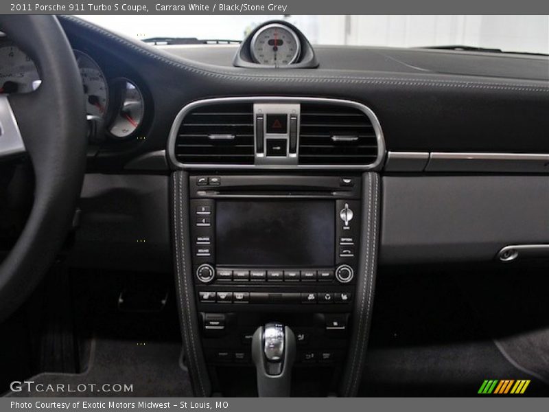 Controls of 2011 911 Turbo S Coupe