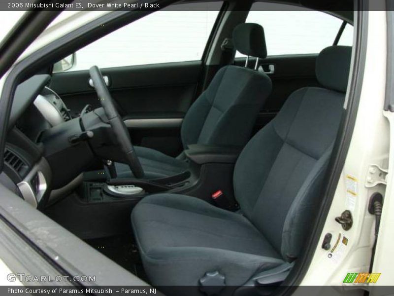 Dover White Pearl / Black 2006 Mitsubishi Galant ES