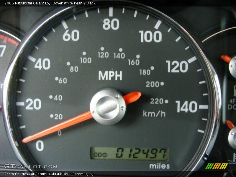 Dover White Pearl / Black 2006 Mitsubishi Galant ES
