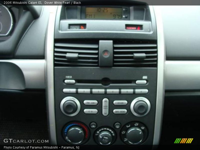 Dover White Pearl / Black 2006 Mitsubishi Galant ES