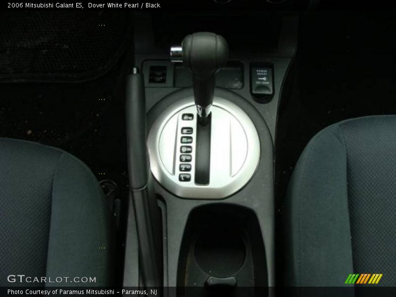 Dover White Pearl / Black 2006 Mitsubishi Galant ES