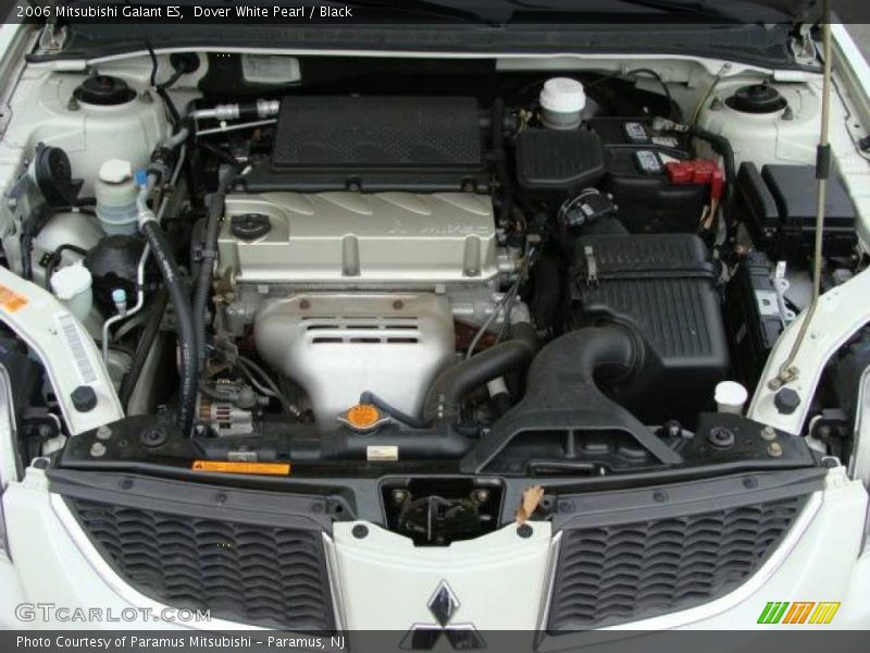 Dover White Pearl / Black 2006 Mitsubishi Galant ES