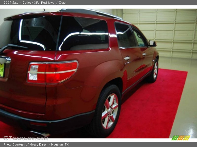 Red Jewel / Gray 2007 Saturn Outlook XR