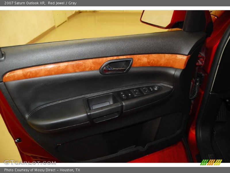 Red Jewel / Gray 2007 Saturn Outlook XR