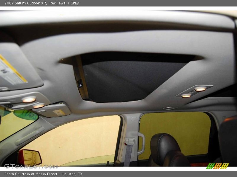 Red Jewel / Gray 2007 Saturn Outlook XR