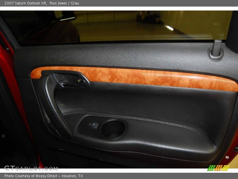 Red Jewel / Gray 2007 Saturn Outlook XR
