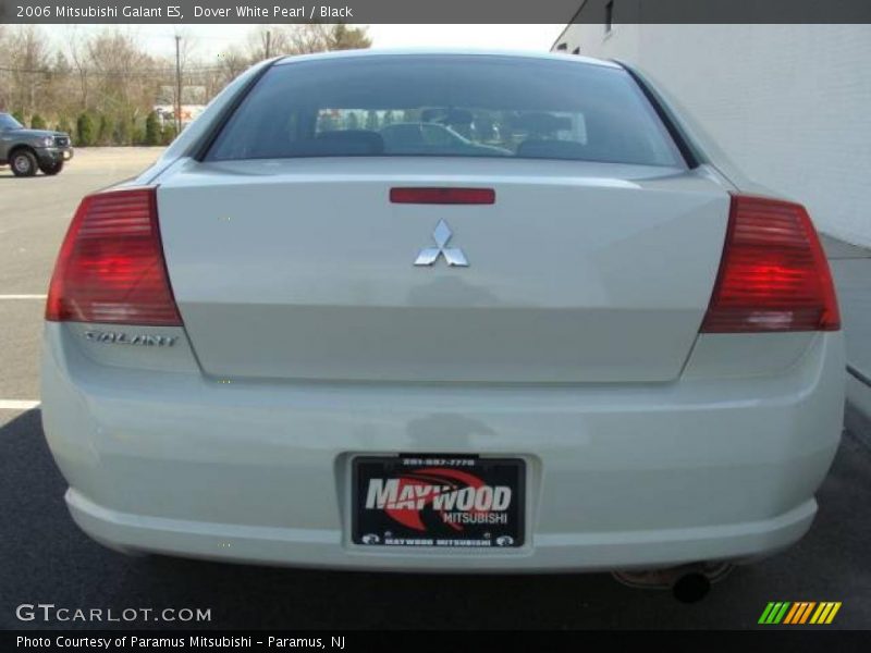Dover White Pearl / Black 2006 Mitsubishi Galant ES