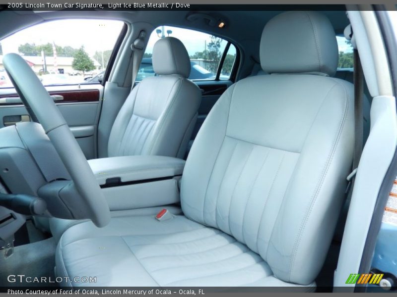 Front Seat of 2005 Town Car Signature