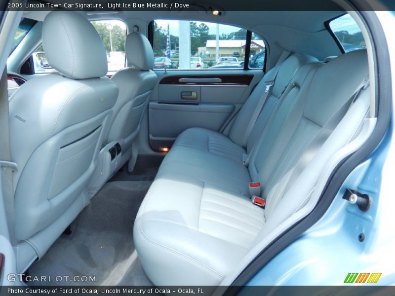 Rear Seat of 2005 Town Car Signature