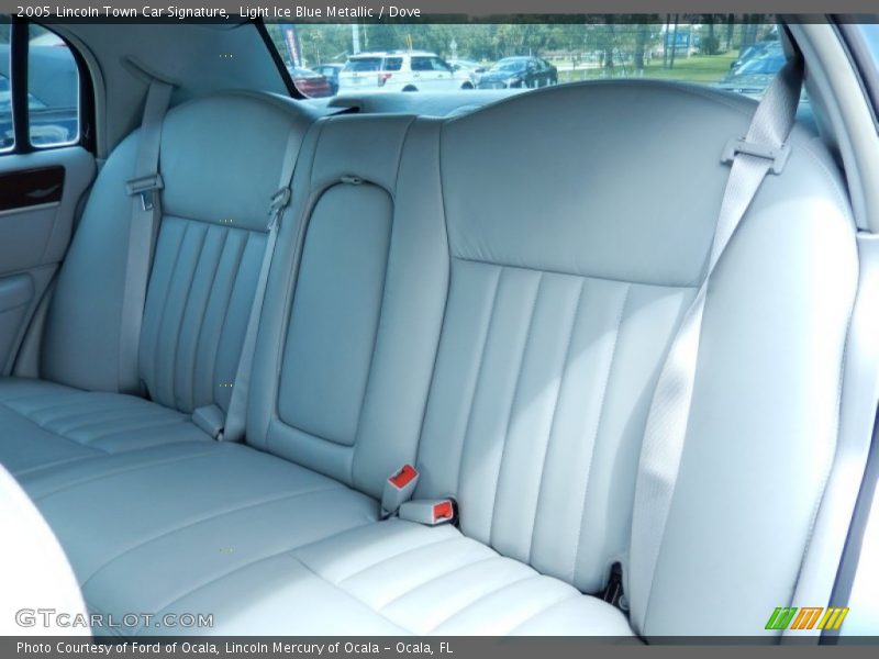 Rear Seat of 2005 Town Car Signature