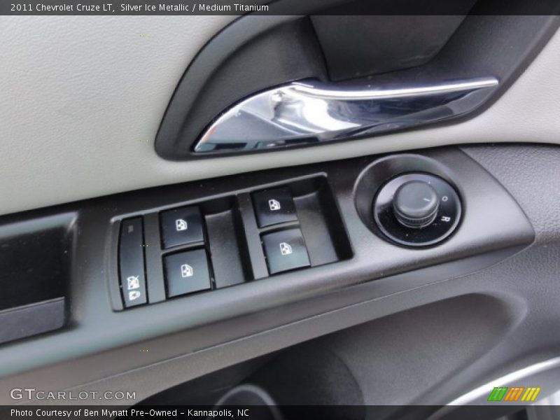 Silver Ice Metallic / Medium Titanium 2011 Chevrolet Cruze LT