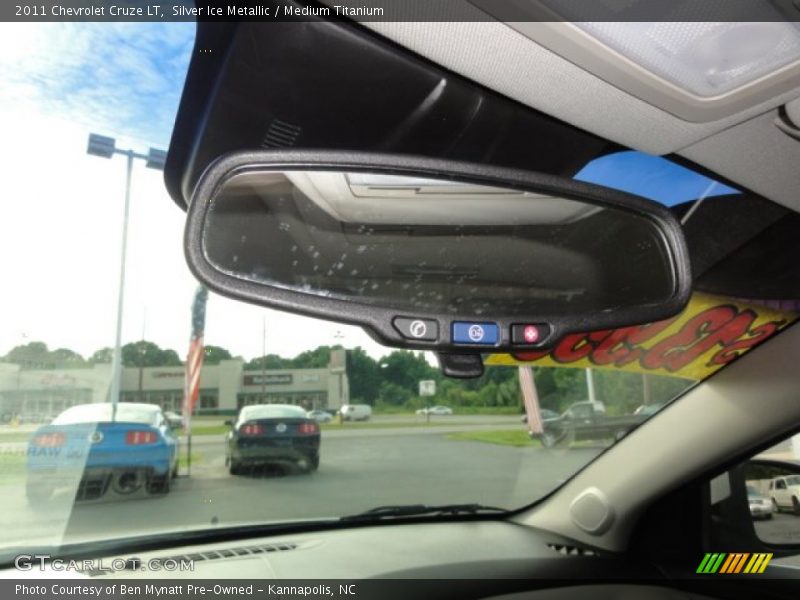 Silver Ice Metallic / Medium Titanium 2011 Chevrolet Cruze LT
