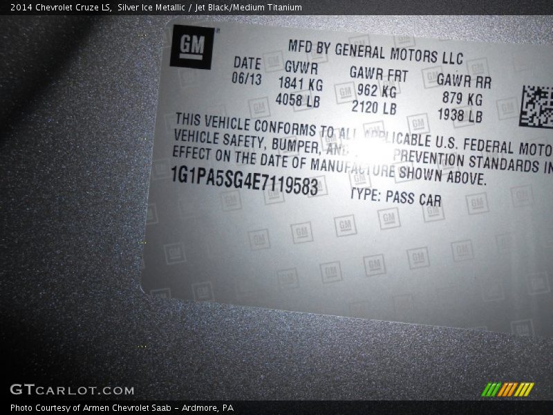Silver Ice Metallic / Jet Black/Medium Titanium 2014 Chevrolet Cruze LS