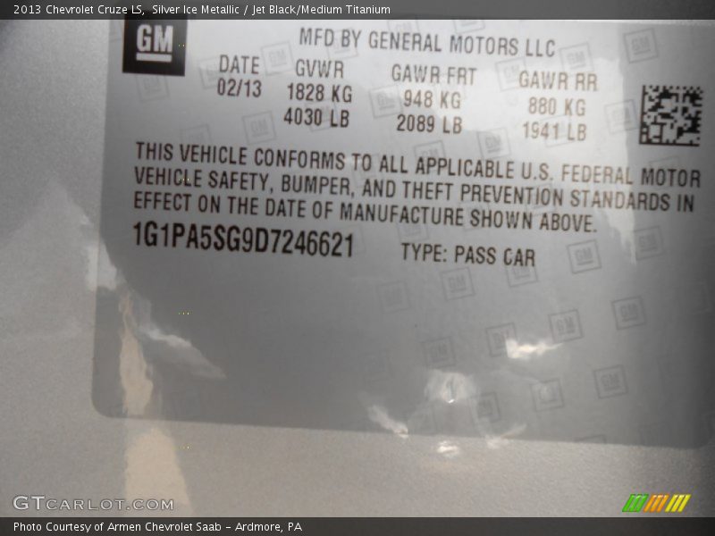 Silver Ice Metallic / Jet Black/Medium Titanium 2013 Chevrolet Cruze LS