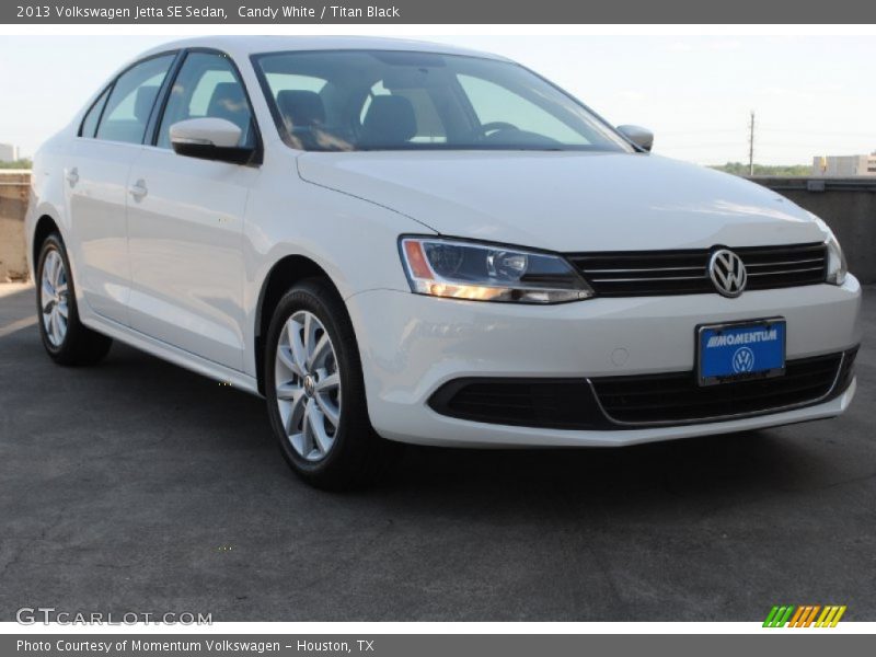 Candy White / Titan Black 2013 Volkswagen Jetta SE Sedan