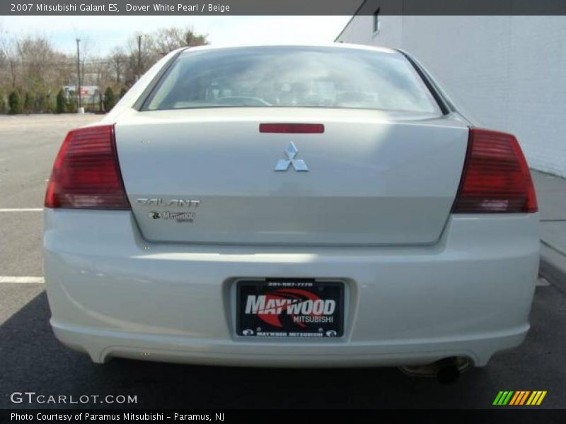 Dover White Pearl / Beige 2007 Mitsubishi Galant ES