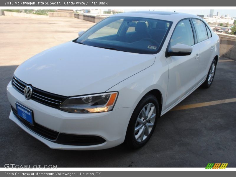 Candy White / Titan Black 2013 Volkswagen Jetta SE Sedan