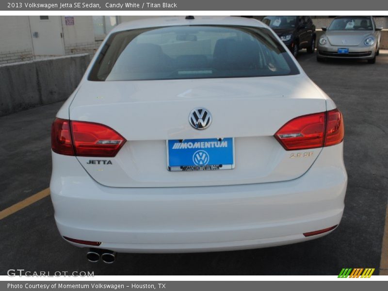 Candy White / Titan Black 2013 Volkswagen Jetta SE Sedan