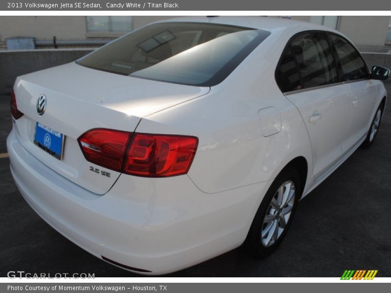 Candy White / Titan Black 2013 Volkswagen Jetta SE Sedan
