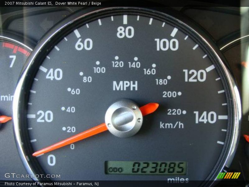 Dover White Pearl / Beige 2007 Mitsubishi Galant ES