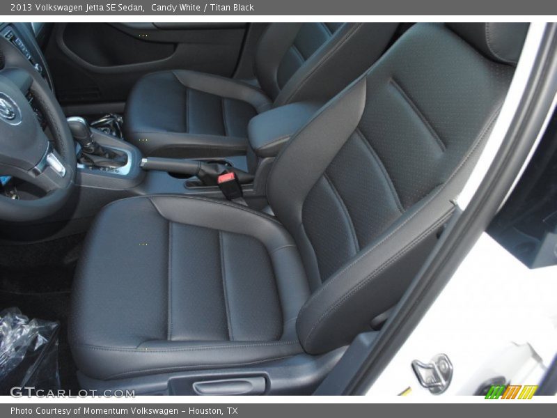 Candy White / Titan Black 2013 Volkswagen Jetta SE Sedan