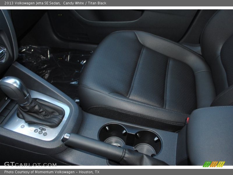 Candy White / Titan Black 2013 Volkswagen Jetta SE Sedan