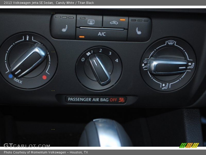 Candy White / Titan Black 2013 Volkswagen Jetta SE Sedan