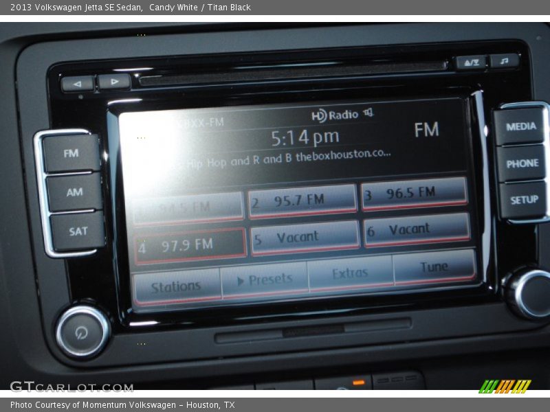 Candy White / Titan Black 2013 Volkswagen Jetta SE Sedan