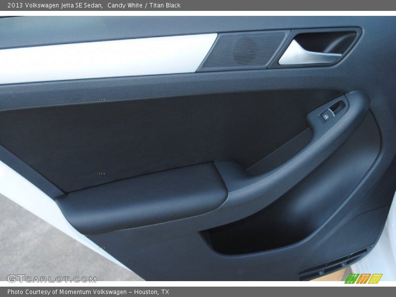 Candy White / Titan Black 2013 Volkswagen Jetta SE Sedan
