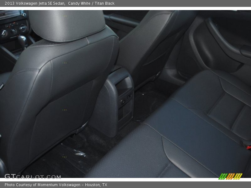 Candy White / Titan Black 2013 Volkswagen Jetta SE Sedan