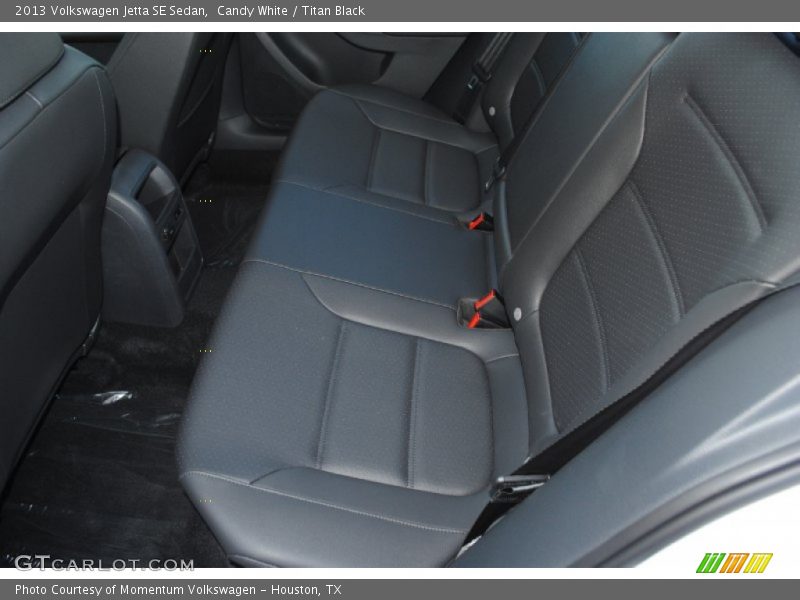 Candy White / Titan Black 2013 Volkswagen Jetta SE Sedan