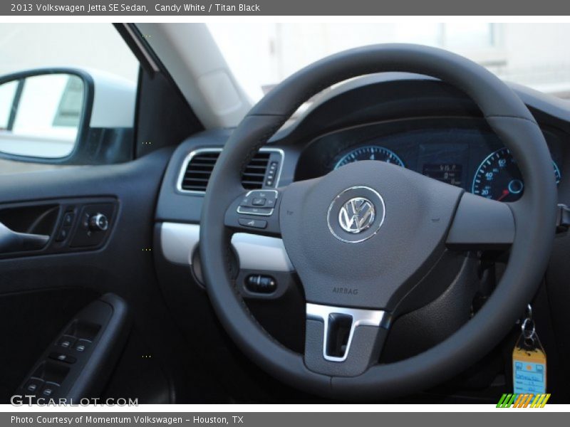 Candy White / Titan Black 2013 Volkswagen Jetta SE Sedan