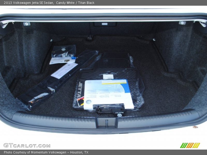Candy White / Titan Black 2013 Volkswagen Jetta SE Sedan