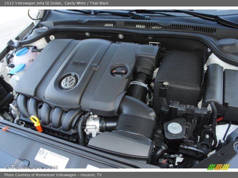 Candy White / Titan Black 2013 Volkswagen Jetta SE Sedan