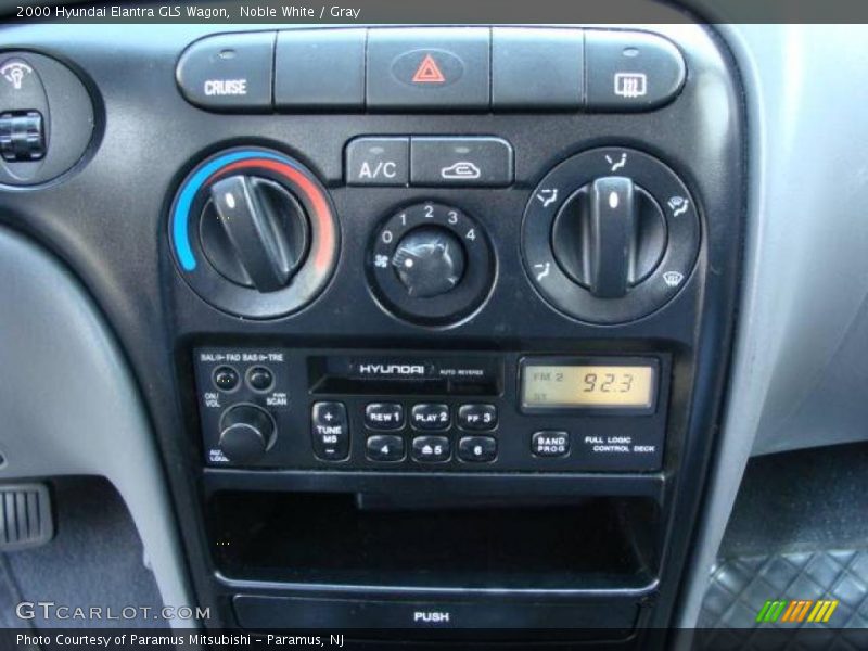 Noble White / Gray 2000 Hyundai Elantra GLS Wagon