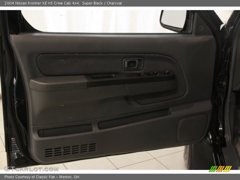 Super Black / Charcoal 2004 Nissan Frontier XE V6 Crew Cab 4x4