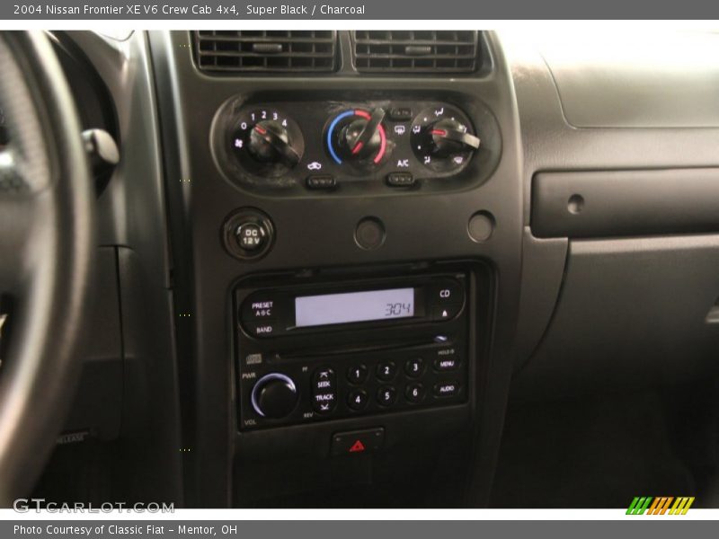 Controls of 2004 Frontier XE V6 Crew Cab 4x4
