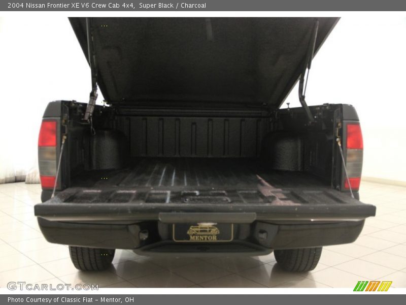 Super Black / Charcoal 2004 Nissan Frontier XE V6 Crew Cab 4x4