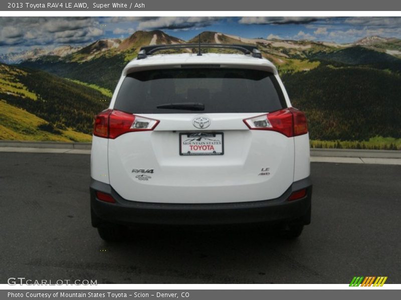 Super White / Ash 2013 Toyota RAV4 LE AWD