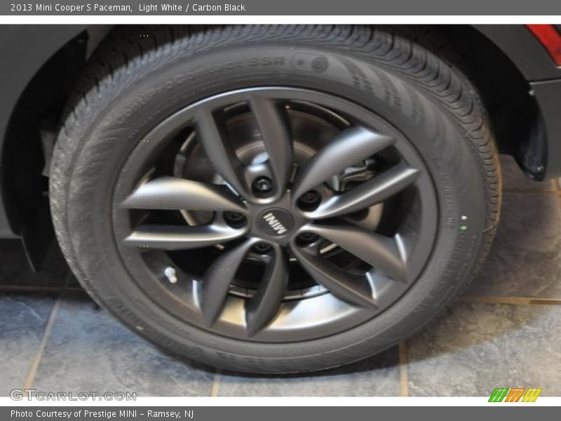 Light White / Carbon Black 2013 Mini Cooper S Paceman