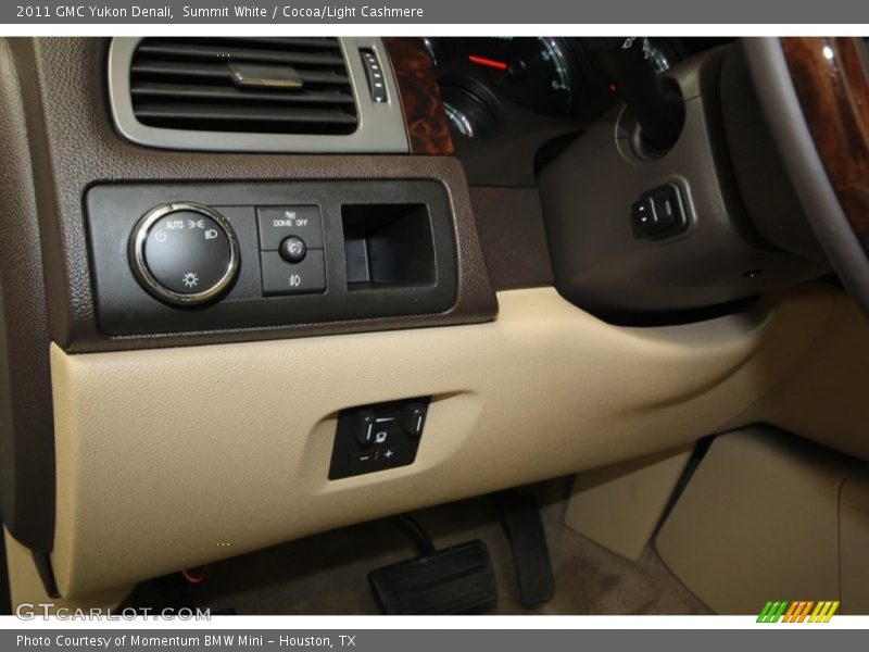 Summit White / Cocoa/Light Cashmere 2011 GMC Yukon Denali