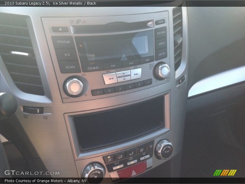 Ice Silver Metallic / Black 2013 Subaru Legacy 2.5i