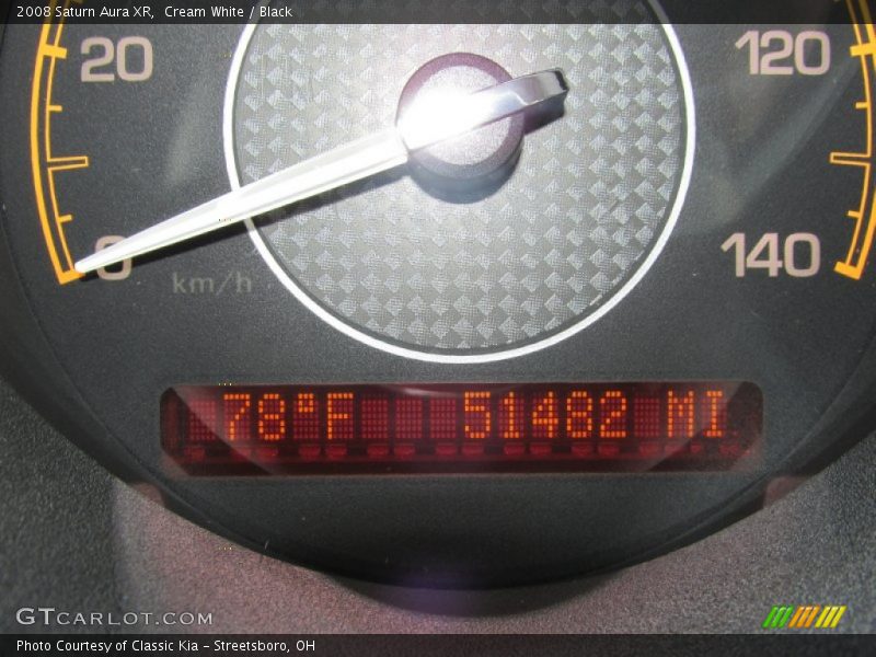 Cream White / Black 2008 Saturn Aura XR